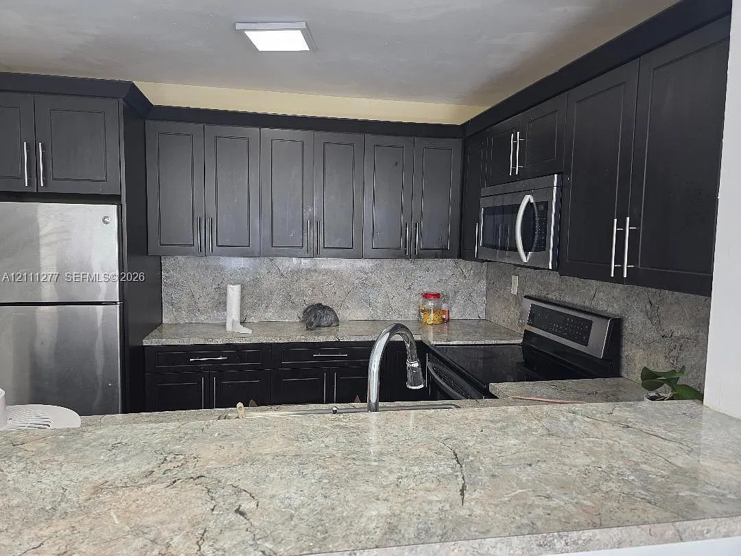 Westland Gardens Condo — Photo 4