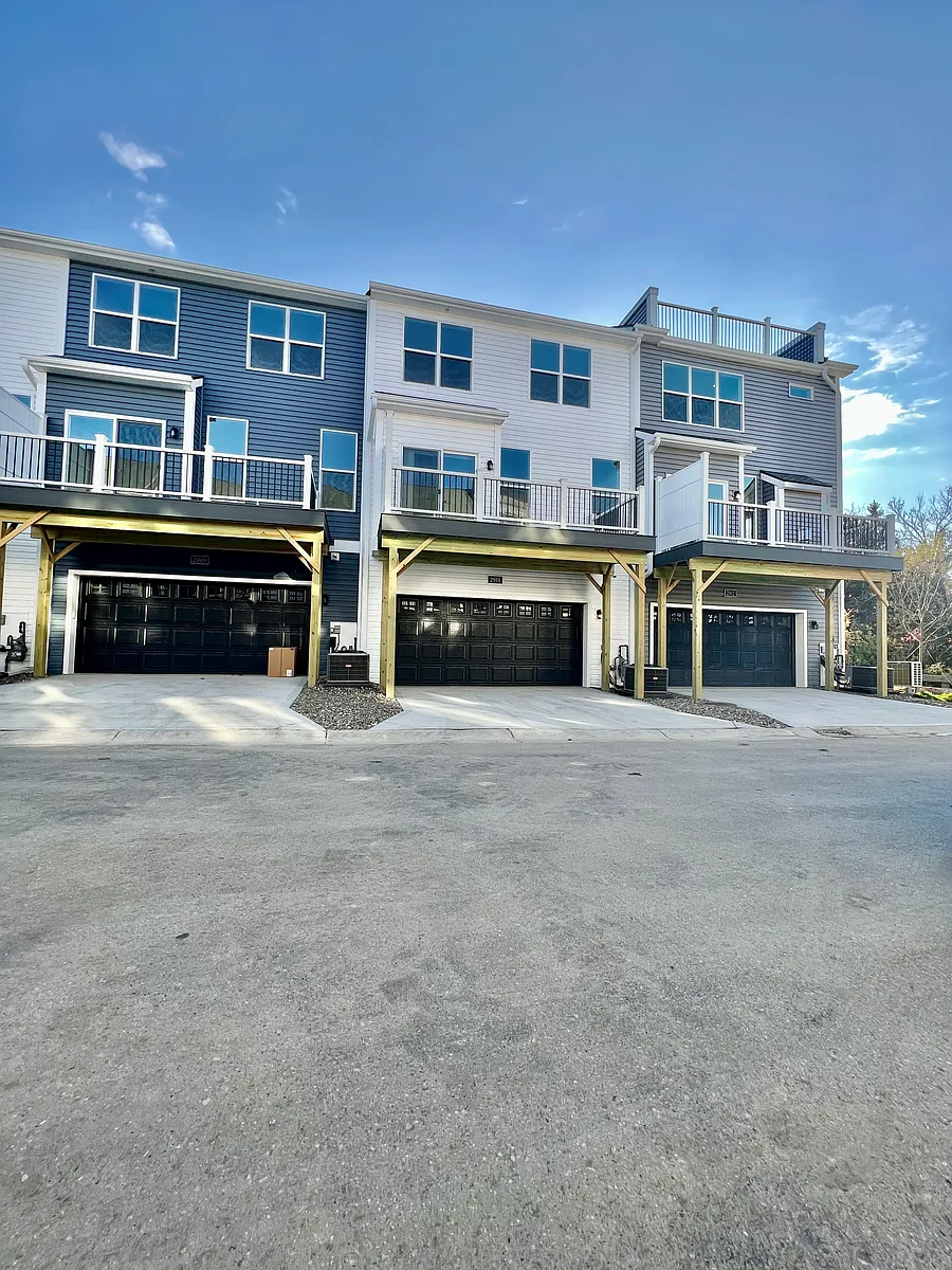 Building Photo - 2910A Rayfield Ave