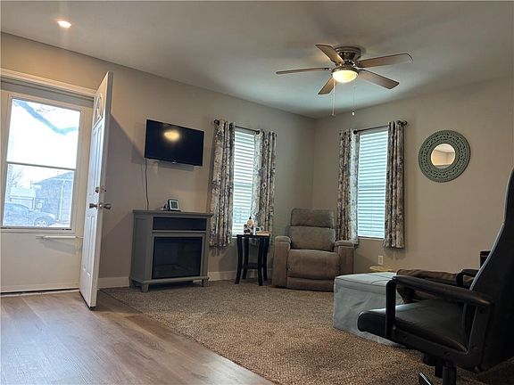 3rd image of 846 S Main St