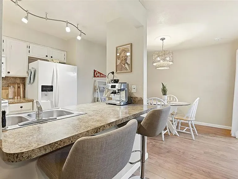 1518 Vine St #2 — Photo 2