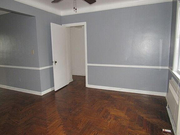 5th image of 15820 Van Aken Blvd APT 501