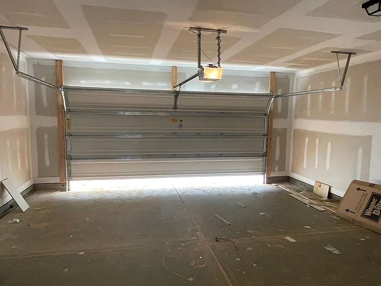 181 Hanover Ct — Photo 16