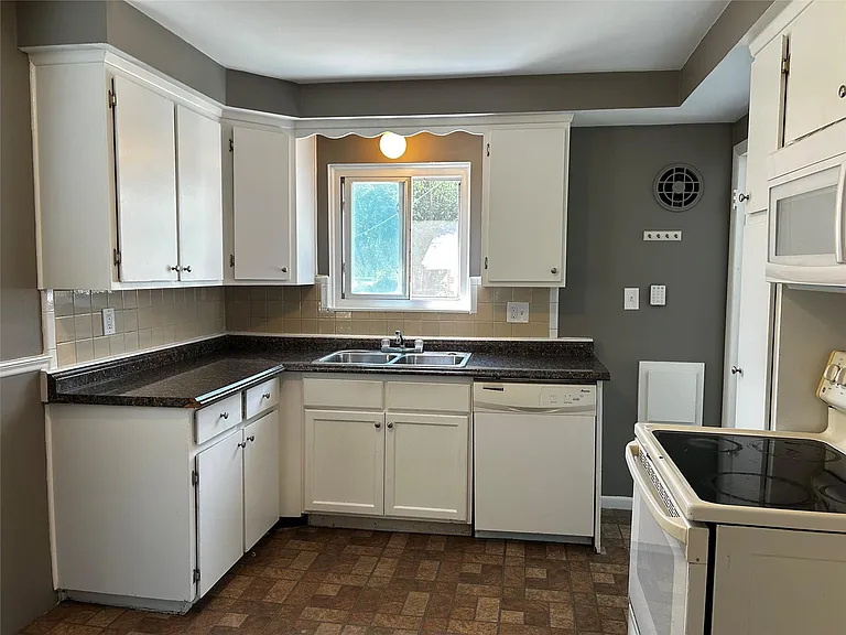21307 Le Fever Ave — Photo 9