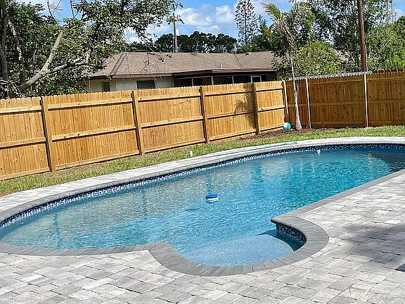 4th image of 4838 Porpoise Dr