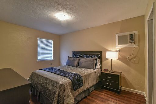 5th image of 210 W Pioneer Pkwy APT 07
