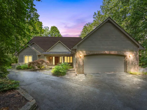 71619 E Pond Creek Dr, Romeo, MI 48065