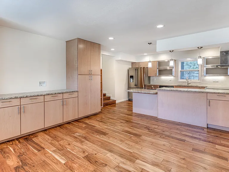 565 Jack Pine Ct — Photo 4