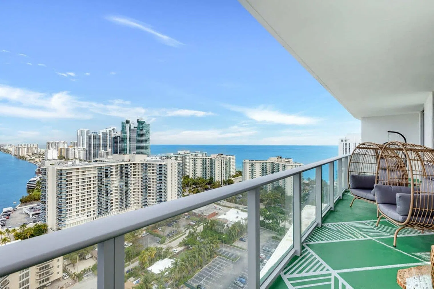 2 bed, 2.0 bath, 1097 sqft, $5,442 — Photo 3