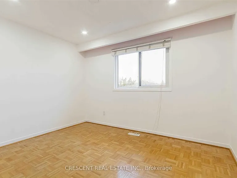 4036 Dunmow Cres #UPPER — Photo 16