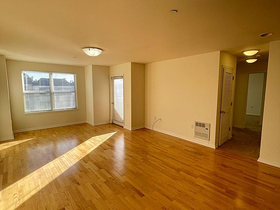 3rd image of 1798 39th Ave APT 203