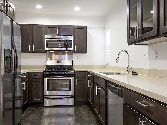 4th image of 11945 Magnolia Blvd #107