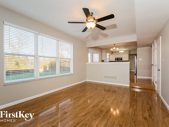 3rd image of 284 Bluemont Ct