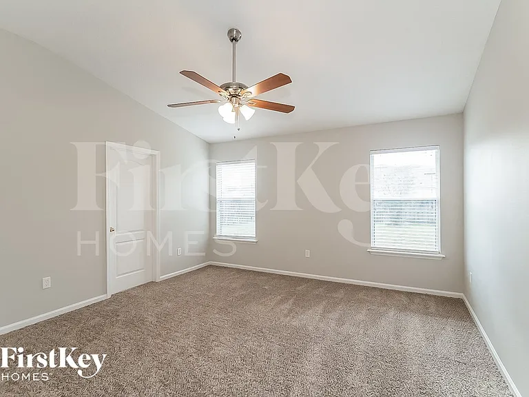 2878 Woodstone Dr — Photo 10