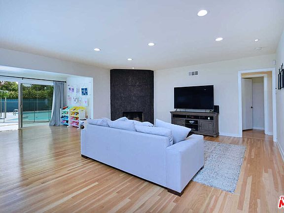 5th image of 4456 Beeman Ave