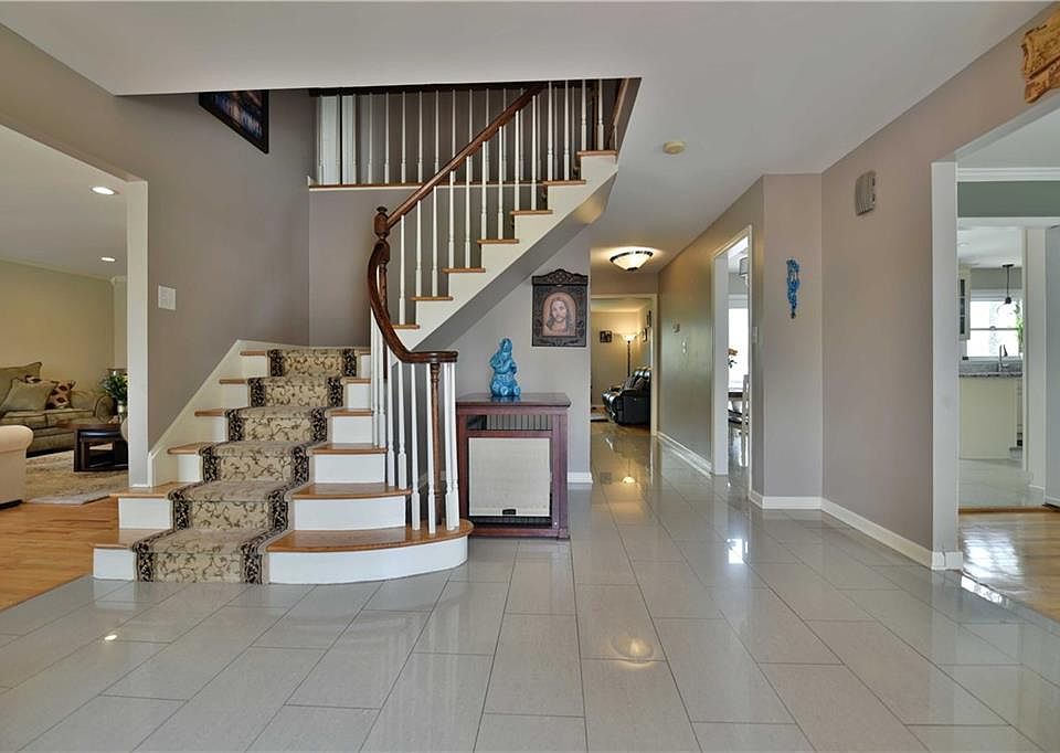 1st image of 901 Hoover Dr