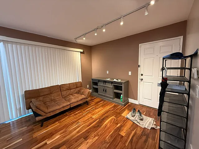 1110 W Blaine St — Photo 4