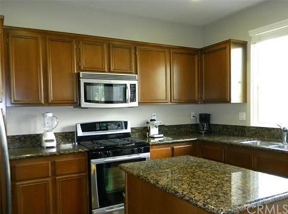 5th image of 273 W Sparkleberry Ave