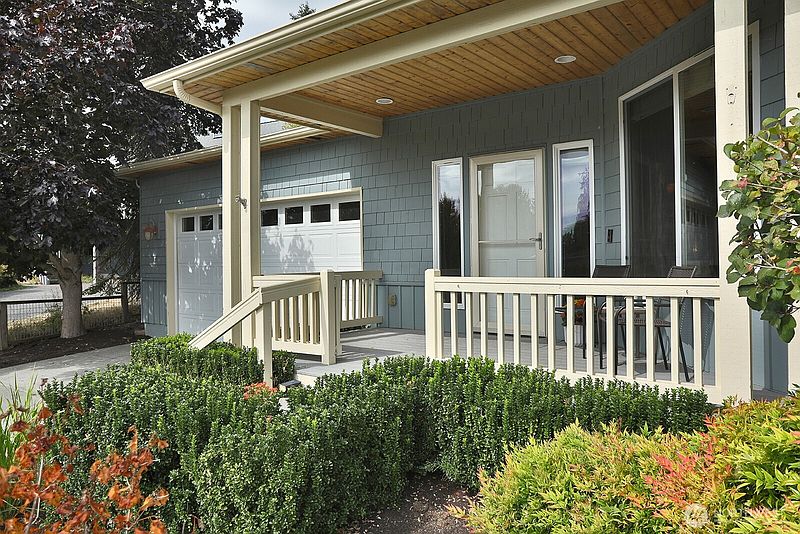 2nd image of 5674 Lenz Place
