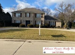46594 N Valley Dr, Northville, MI 48167