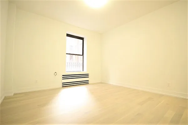 Rented by Dynamik Realty | media 33