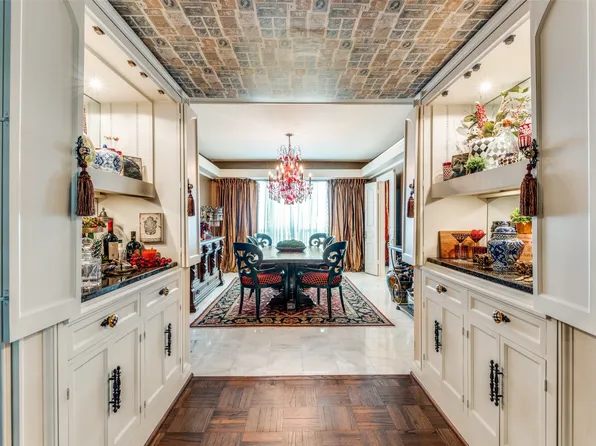 6126 Averill Way APT 210W, Dallas, TX 75225