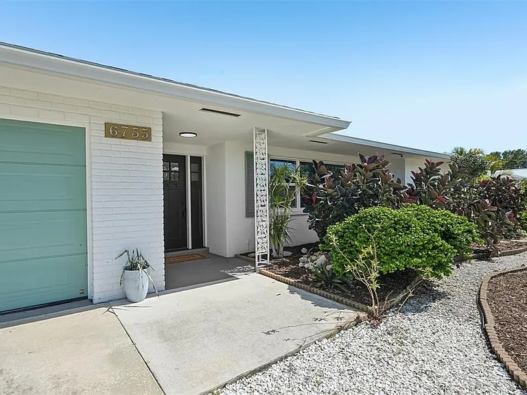 6735 Keystone Dr — Photo 5