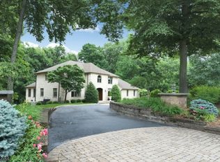 781 Peach Tree Ln, Franklin Lakes, NJ 07417
