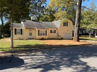 2204 Edgewood Dr, High Point, NC 27262