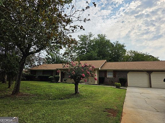 3rd image of 3560 Sandhill Dr SE