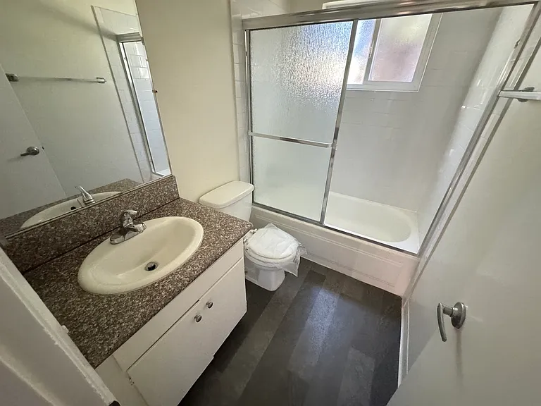 447 W Elk Ave #3 — Photo 8