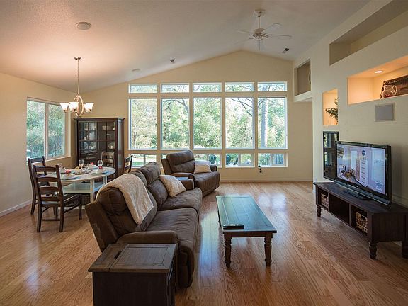 3rd image of 15585 Buena Vista Avenida