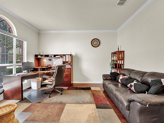 3rd image of 529 Abbey Ct