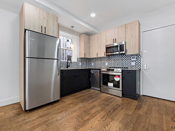 3rd image of 610 Maple St #1B