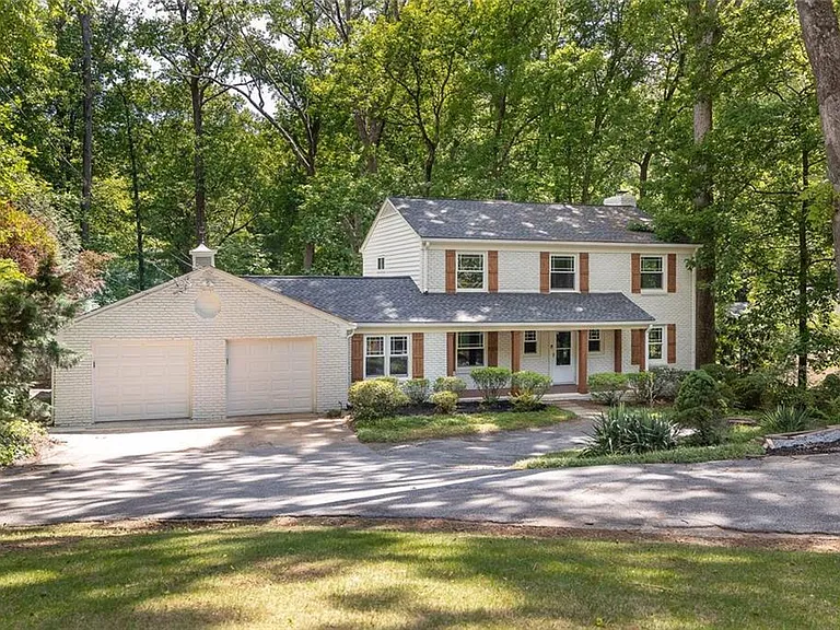 445 Forest Hills Dr — Photo 1