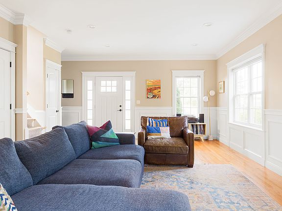 5th image of 788 Belmont St