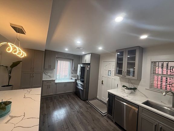 3rd image of 1090 Pelham Pkwy S #2