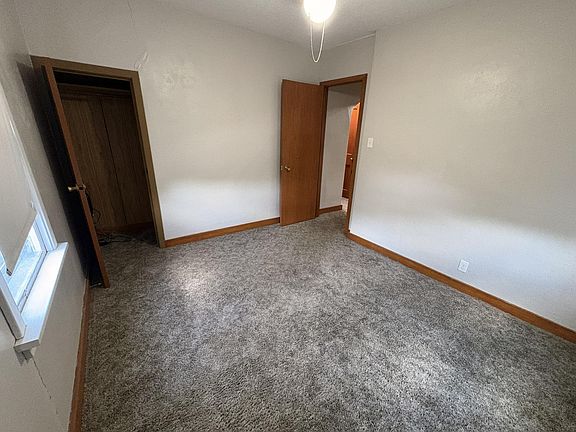 4th image of 225 E 6th St