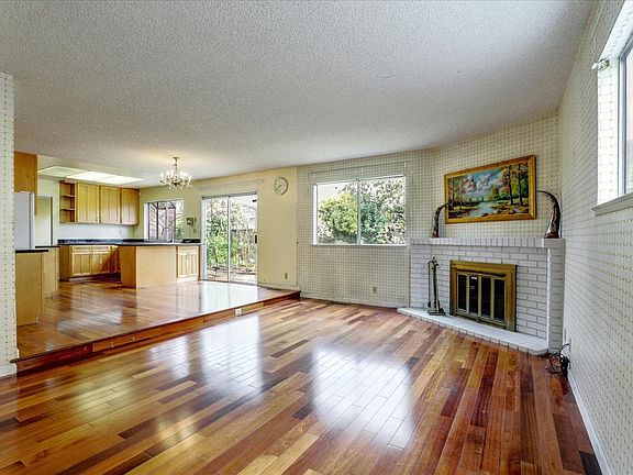 5th image of 2034 Seaman Pl