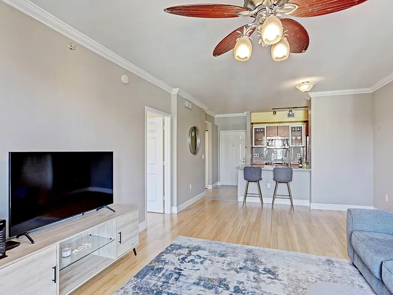 630 Sapodilla Ave #321 — Photo 17