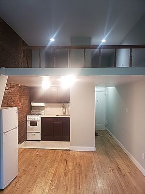 5th image of 11 W 82nd St APT 9