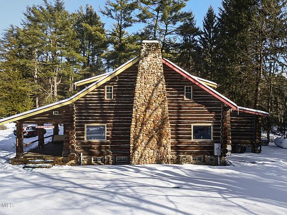 5th image of 746 Howe Road