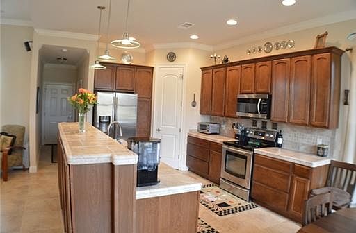 3rd image of 120 Clubhouse Dr