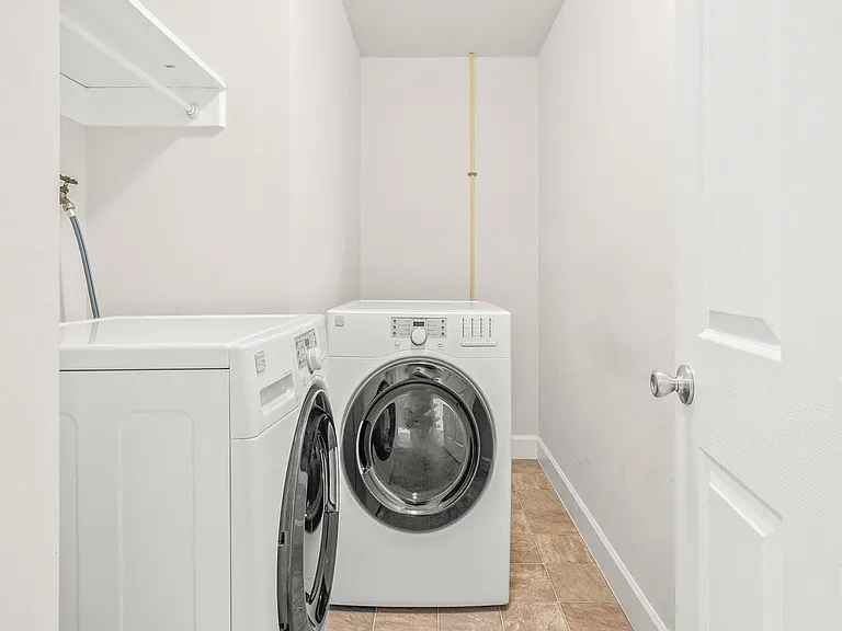 1015 SW Bertha Blvd #5 — Photo 17