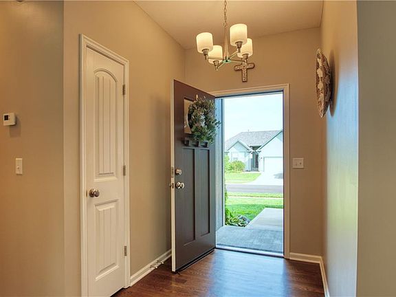 3rd image of 1313 Glen Dr