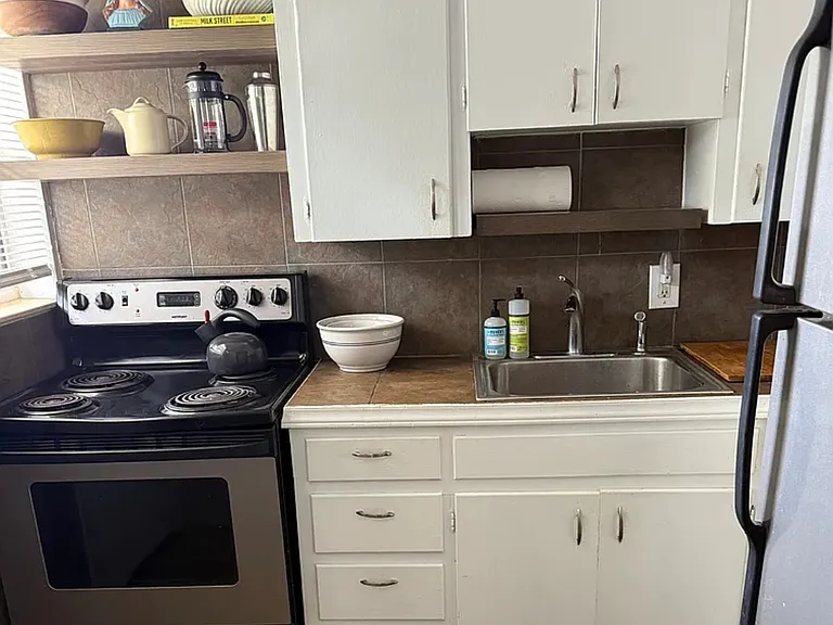 560 12th Ave NE #3 — Photo 5