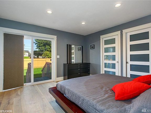 5th image of 2602 64th Ave NE