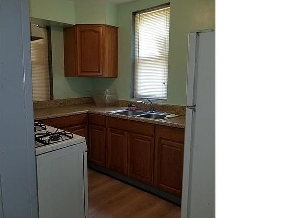 2nd image of 1623 NE 17th Way