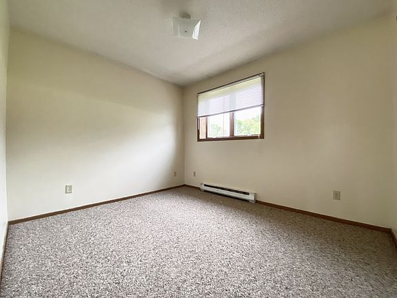 4th image of 835 E 6th St APT 6