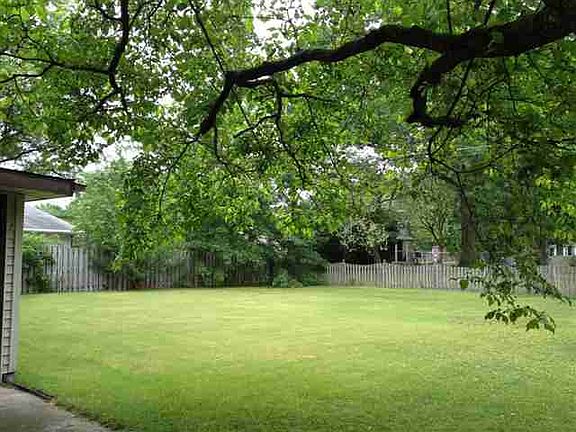 5th image of 14 W Lawrin Blvd