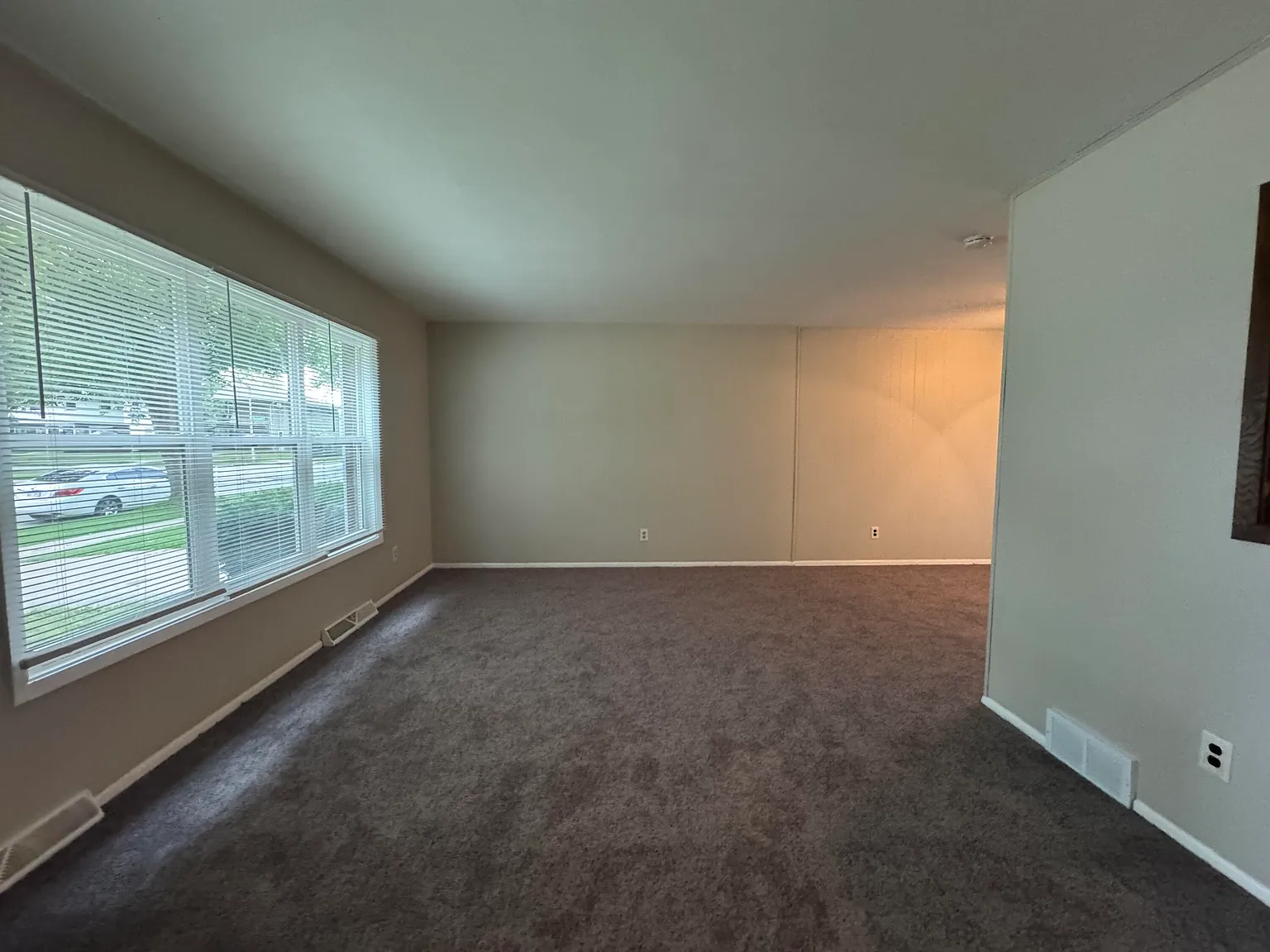3 bed, 1.5 bath, 1272 sqft, $1,650 — Photo 3